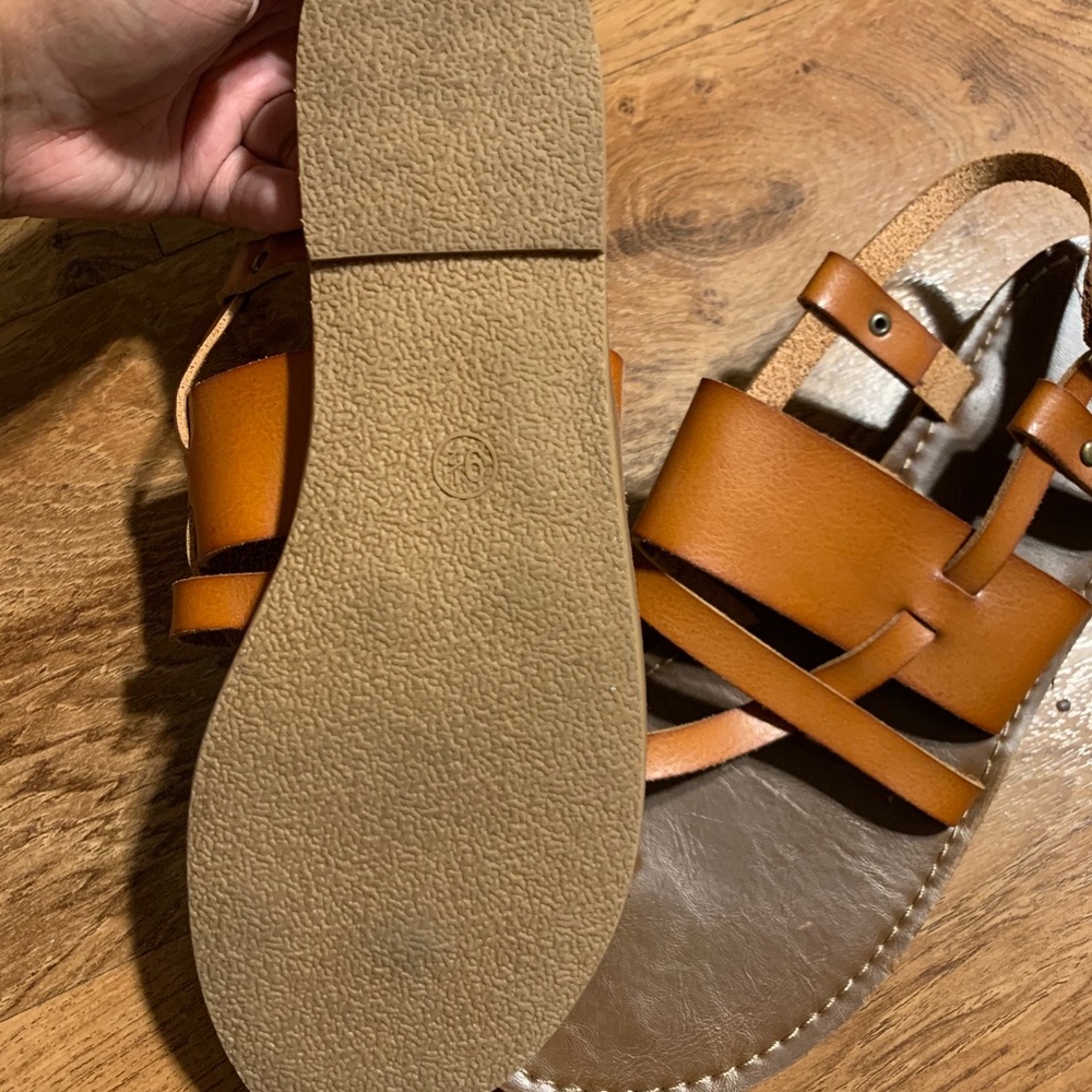 Universal Thread Sandals